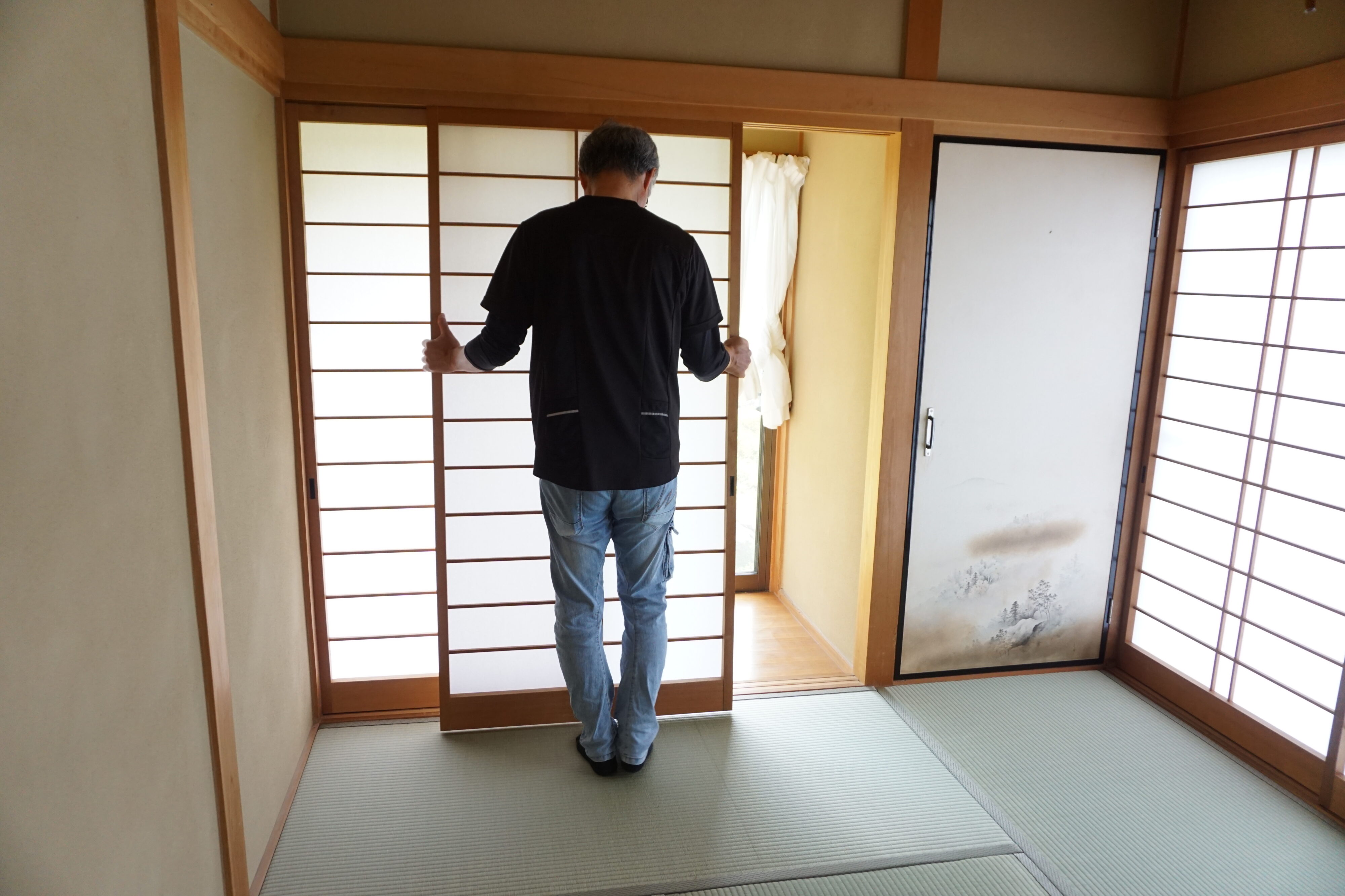 障子の張り替え作業