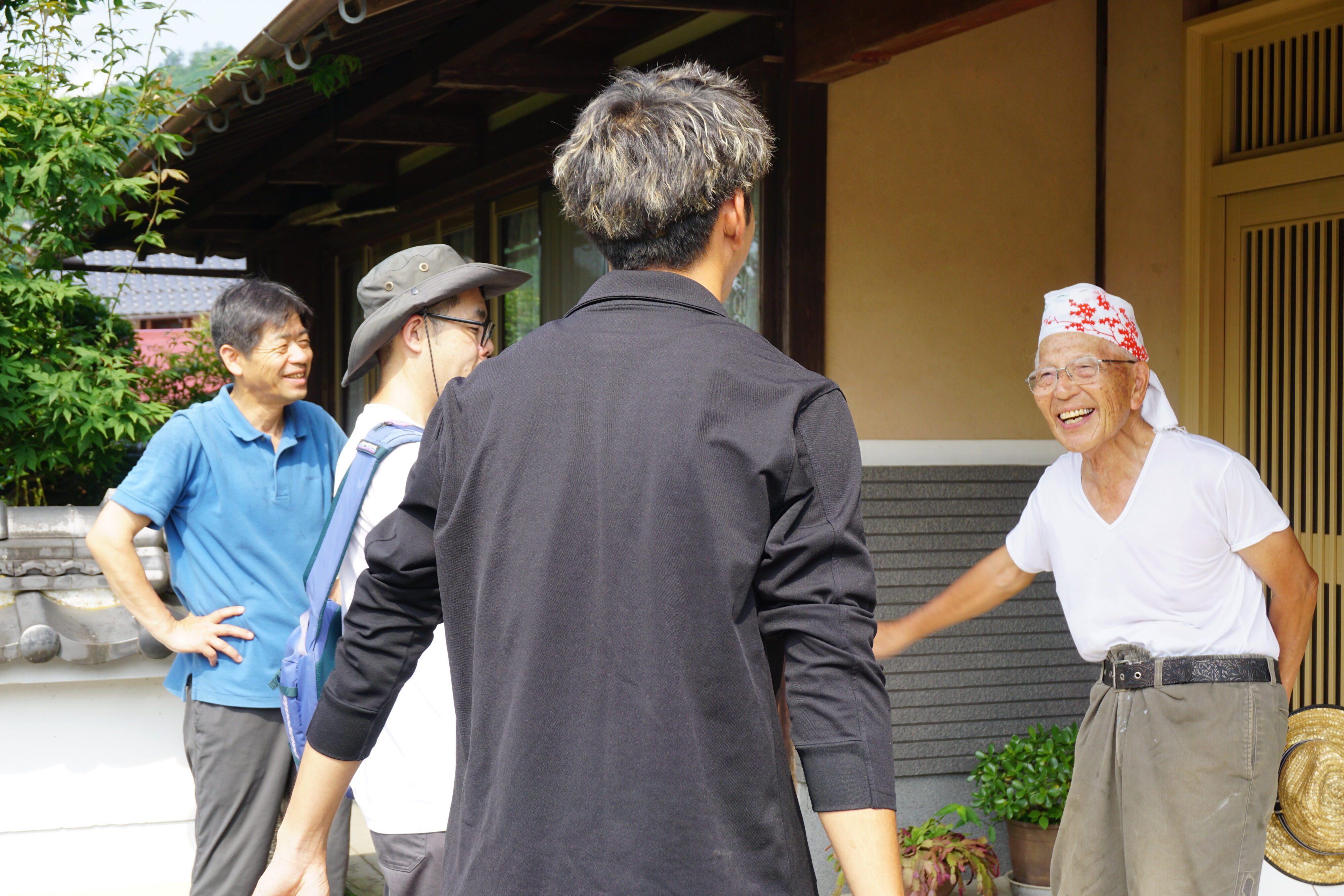 ご近所さんにご挨拶している様子2