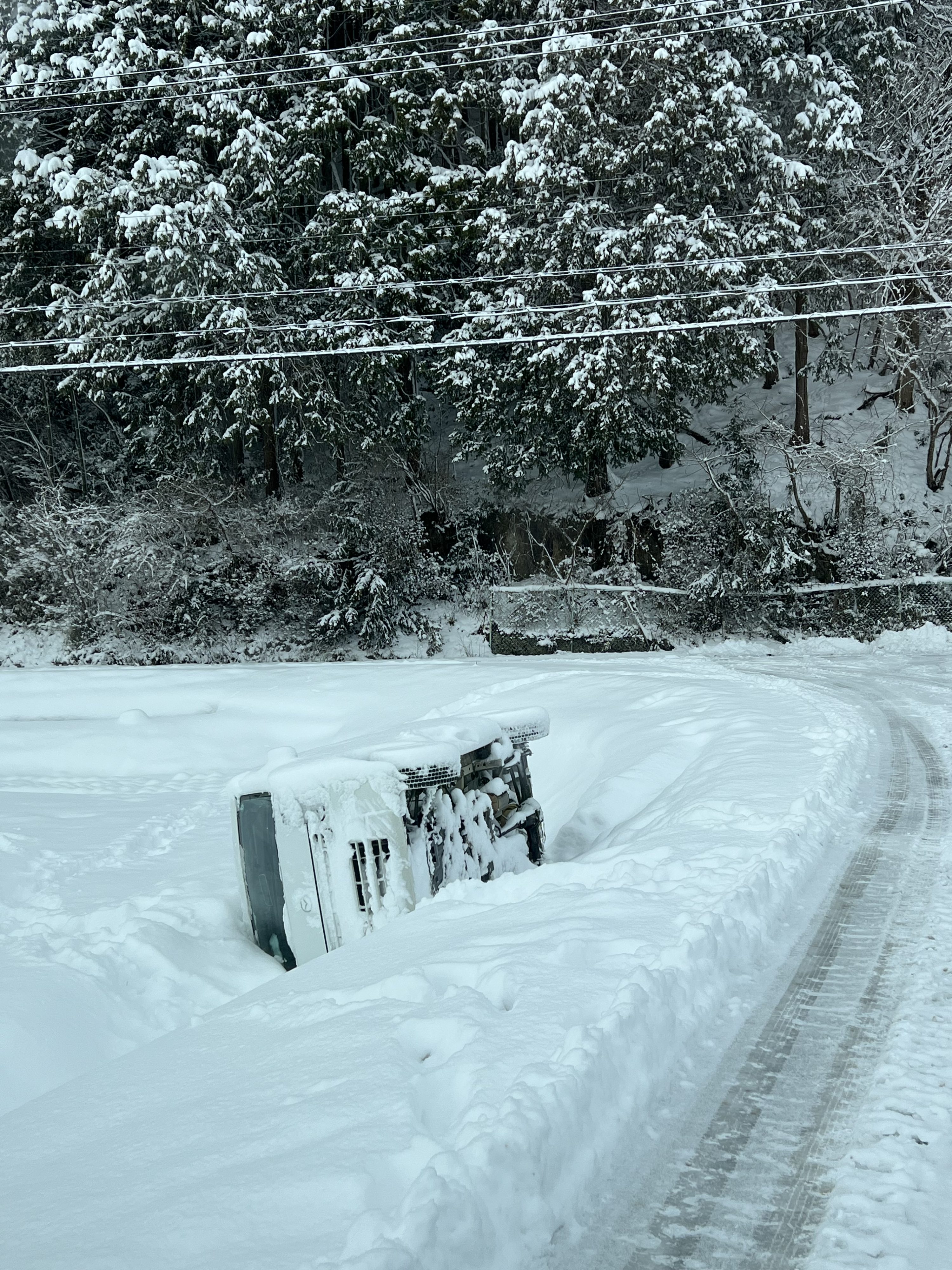 雪に包まれる丹波篠山の美しい農村風景
