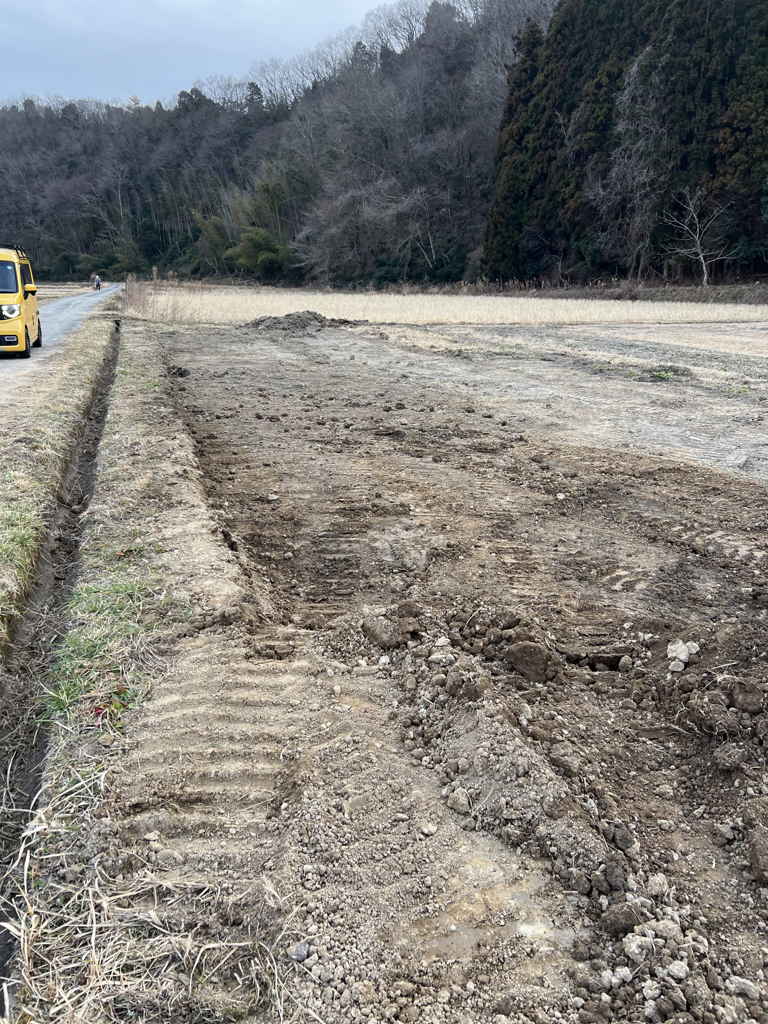 綺麗に整地されていく県守の圃場